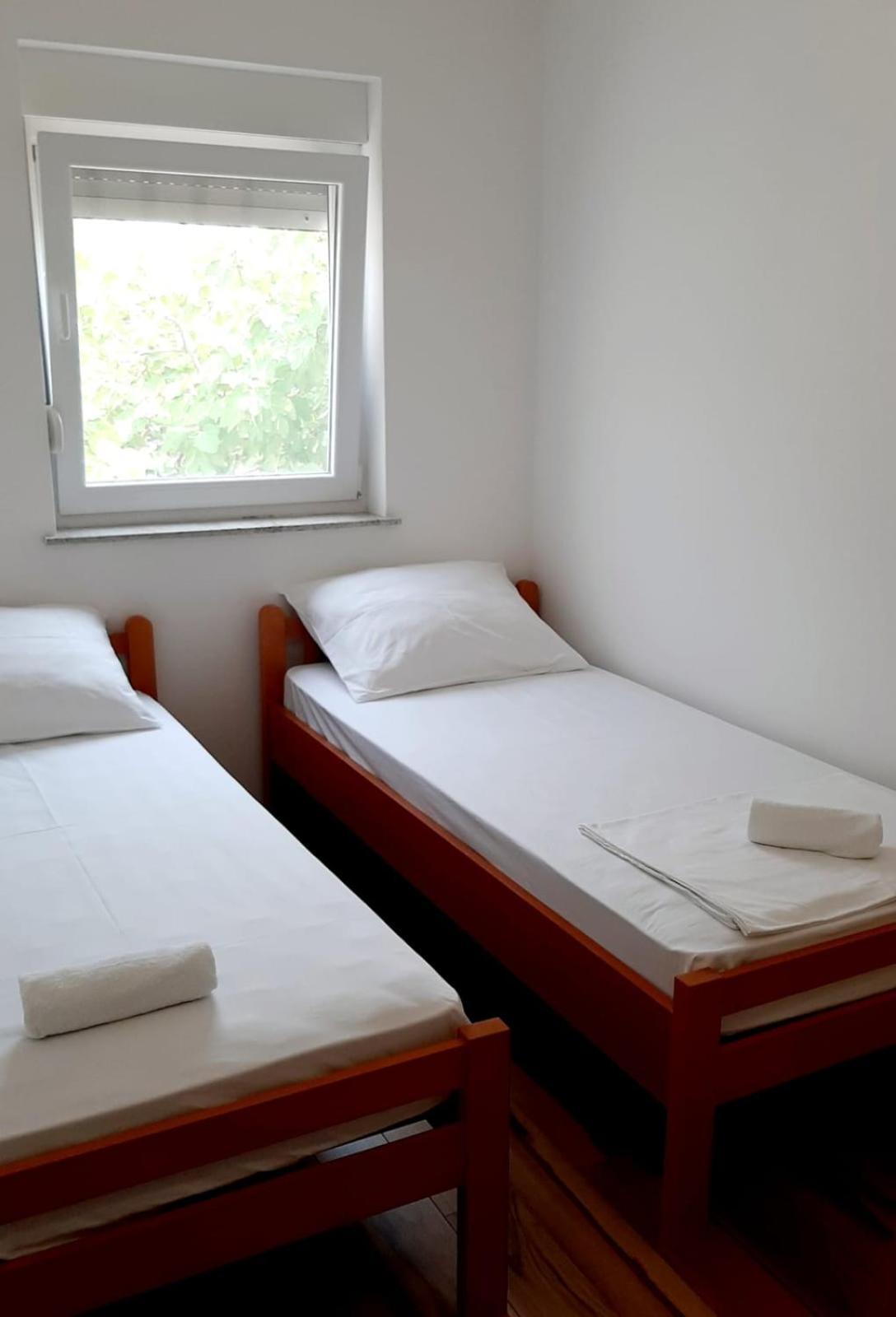 Apartments Maretic Mandre Quarto foto