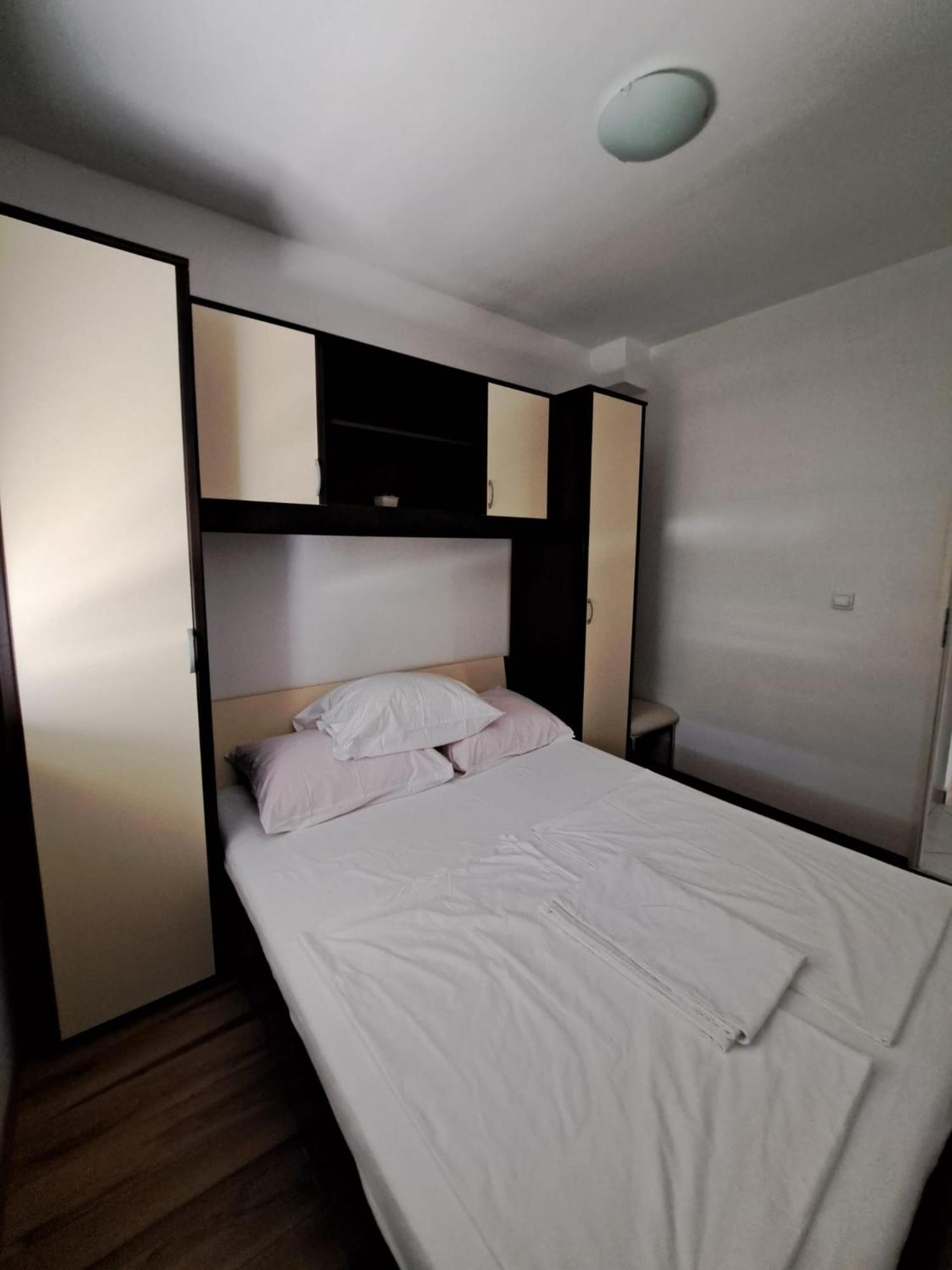 Apartments Maretic Mandre Exterior foto